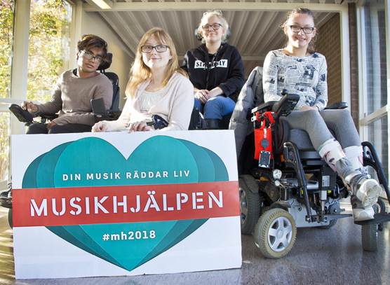Fr. v. Vendela, Sofia, Wilma och Alice har varit med och planerat Riksgymnasiets insamling till årets upplaga av Musikhjälpen.