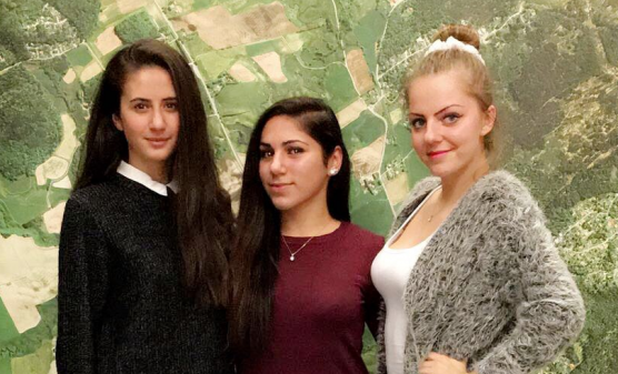 Artjola Mata, Neda Mohamed Ali och Yanitsa Ivanova är Angeredsgymnasiets starka trio i valet till Ungdomsfullmäktige.