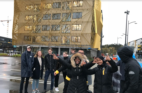 Elever från Angeredsgymnasiet och Hvidtfeldtska gymnasiet möts vid Nya Hovås